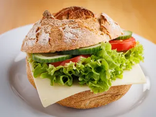 Il y avait aussi des sandwichs.